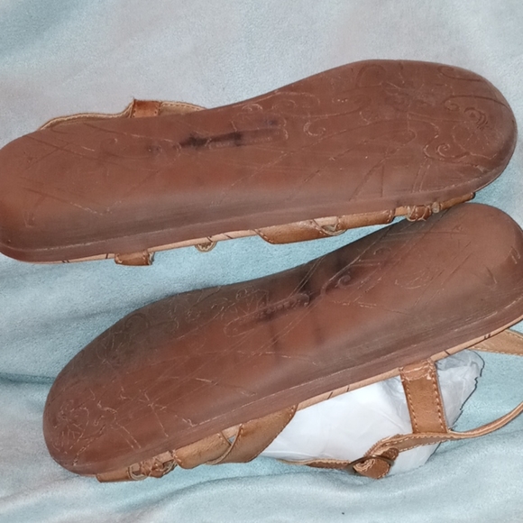 Bare Traps brown cross braid strap flat sandal - Picture 5 of 5